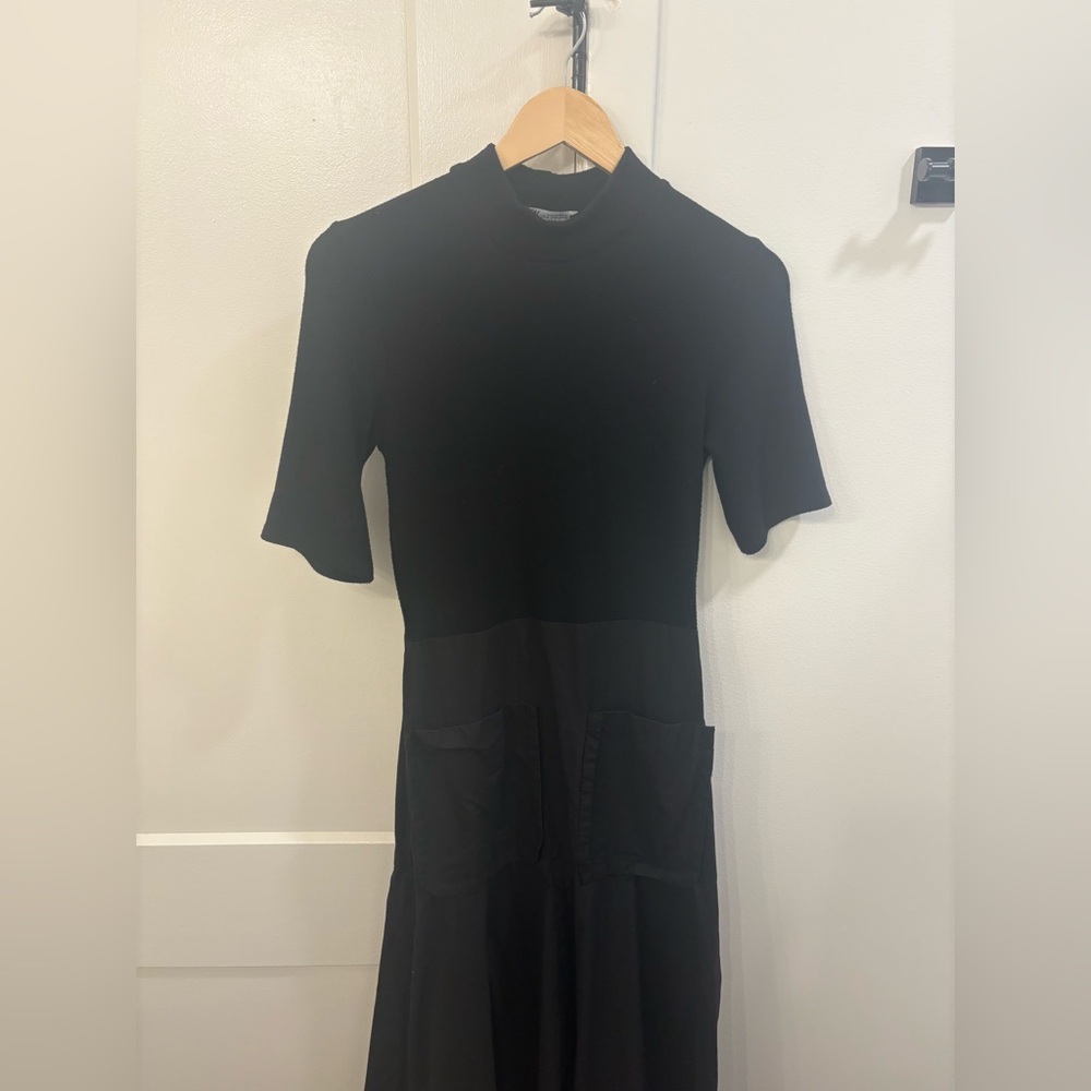 Zara Black Short-Sleeve Midi Dress with Front Pockets
